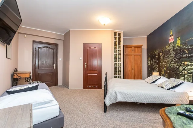 غرفة قياسية بسرير مزدوج وسرير فردي، Royal Residence 6/10