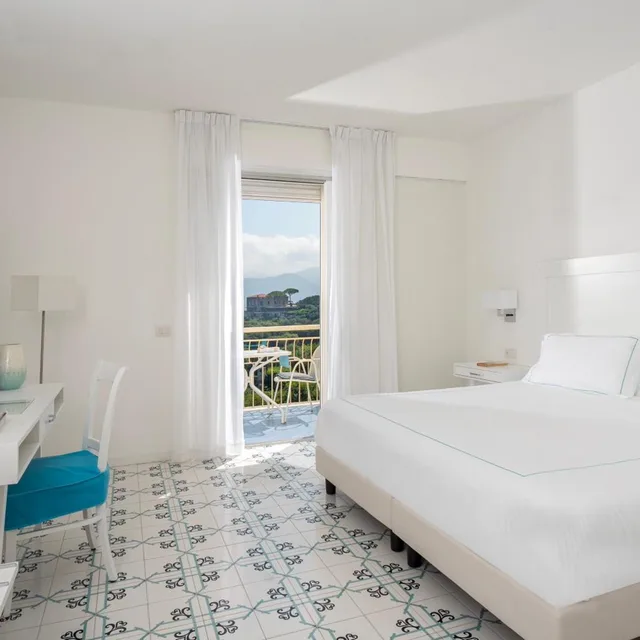 غرفة عائلية بإطلالة على البحر، Grand Hotel Vesuvio Sorrento 1/6