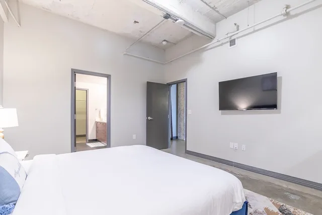 3 Bedrooms, Elite, Apartment, 1 Queen and 2 King Beds, Pool View, Executive Level, Luxury Downtown Dallas Stay by Amyfinehouse 1/10
