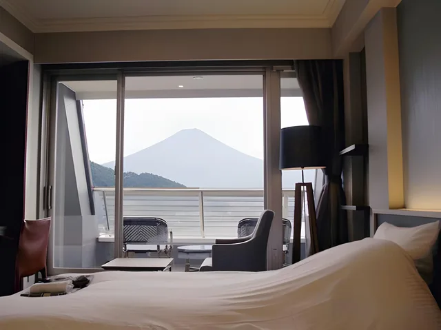 غرفة قياسية بسريرين منفصلين بإطلالة على البحيرة، Mizno Hotel 2/2