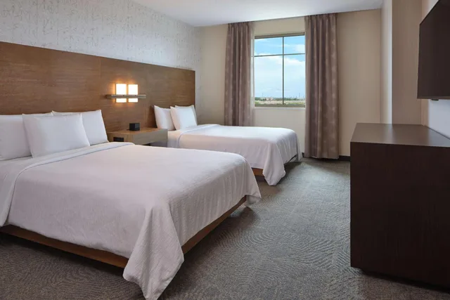 جناح بسريرين كوين بغرفة نوم واحدة مع أريكة، Embassy Suites By Hilton Oahu Kapolei 3/10