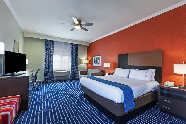Suite, King Bed, Pool View, Holiday Inn Express Hotel And Suites Houston East 1/5