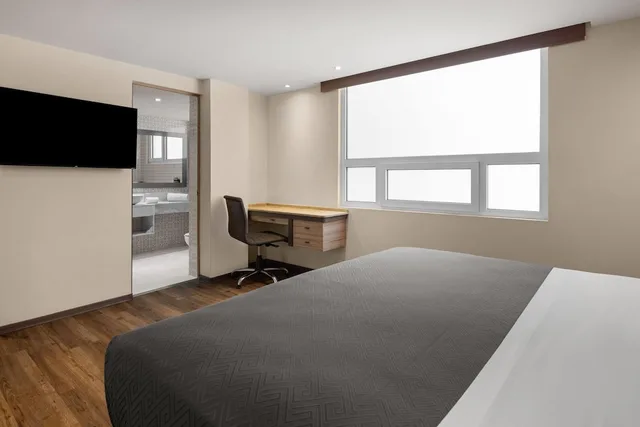 غرفة قياسية بسرير كينج، Hotel MX garibaldi CDMX, Trademark Collection by Wyndham 3/5
