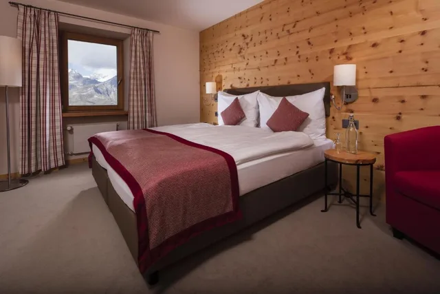 Room, Double Bed, Partial Mountain View، Riffelhaus 1853 2/3