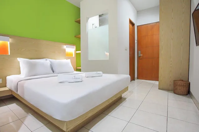 غرفة ديلوكس بسرير مزدوج، LeGreen Suite Senayan 1/1