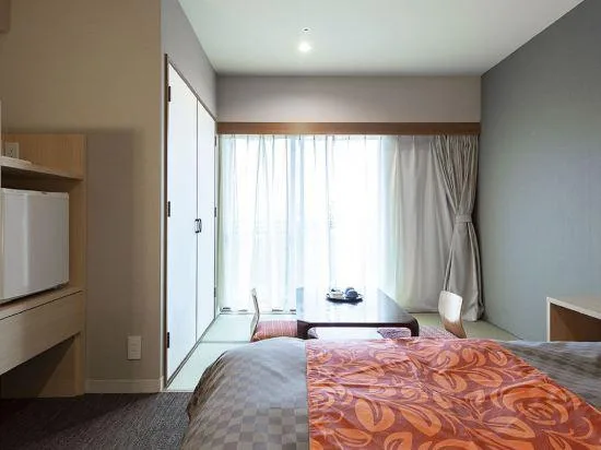 Plus, Twin Beds, Shared Bathroom، The Maple Arima 1/1