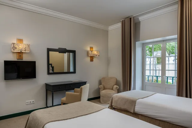 غرفة قياسية ثلاثية بسريرين منفصلين، Conimbriga Hotel Do Paco 1/1