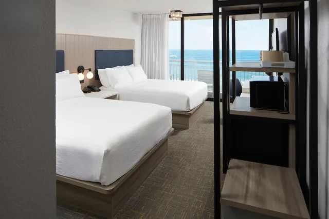 Room, 2 Queen Beds, Ocean Front, Balcony، Four Points By Sheraton Virginia Beach Oceanfront 4/12