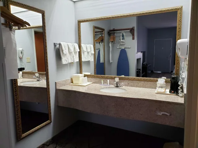 غرفة داخلية بسريرين كوين، SureStay Plus Hotel by Best Western Warner Robins AFB 5/5