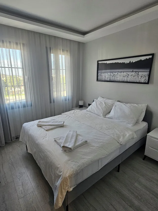 شقة عائلية بسرير كوين وسرير فردي مع أريكة، Cicek Apart Hotel 2/10