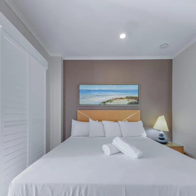 2 Bedrooms, Spa, Penthouse, Marina View, Top Floor، at Boathaven Bay Holiday Apartments 4/9