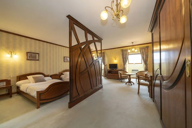 جناح رومانسي بسرير كوين مع أريكة، Hotel Munsch 1/8