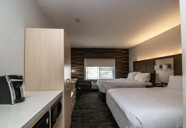 غرفة بسريرين كوين بشرفة، Holiday Inn Express Hotel & Suites Kalispell 5/6