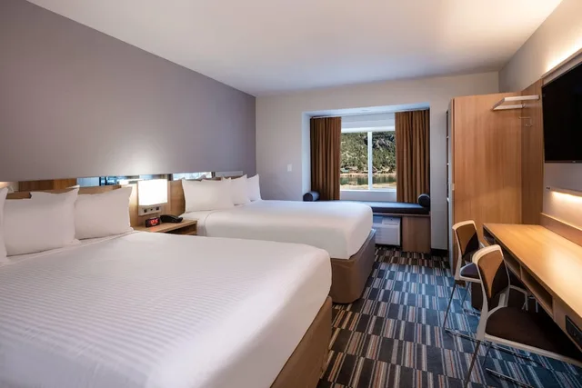 Room, 2 Queen Beds, Lake Side، Microtel Inn and Suites by Wyndham Georgetown Lake 1/2