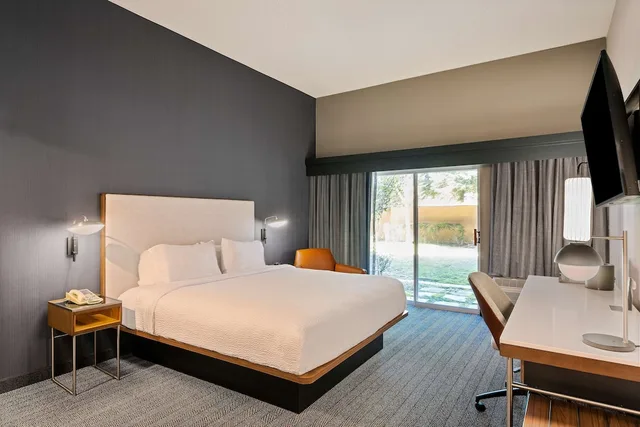 غرفة تنفيذية بسرير كينج، Sonesta Select San Ramon 1/2