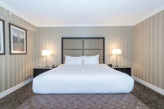 Grand, Premium, King Bed, Top Floor, Sandman Signature Edmonton Downtown Hotel 1/6