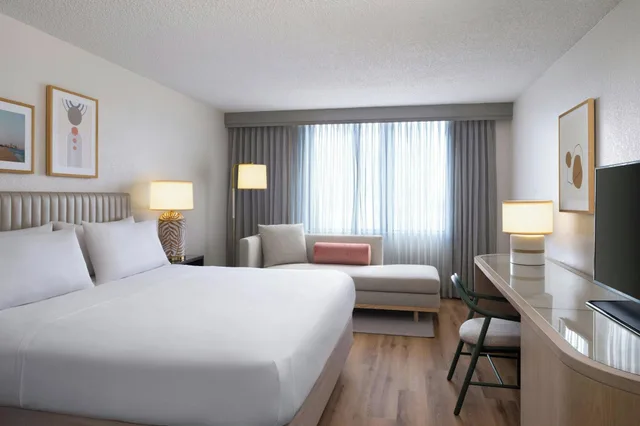 غرفة بسرير مزدوج لذوي الإعاقة، Renaissance Fort Lauderdale Marina Hotel 1/1