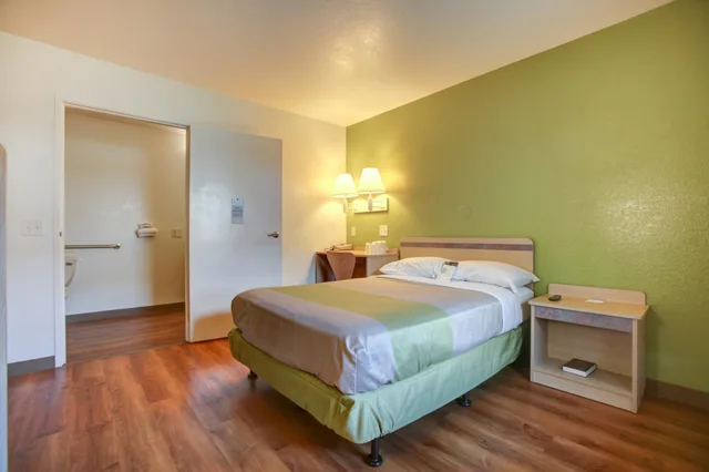 غرفة قياسية بسرير كينج، Motel6 Elkton, MD 6/9
