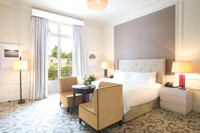 جناح ديلوكس بسرير كينج بإطلالة على الحديقة، Waldorf Astoria Versailles Trianon Palace 2/2