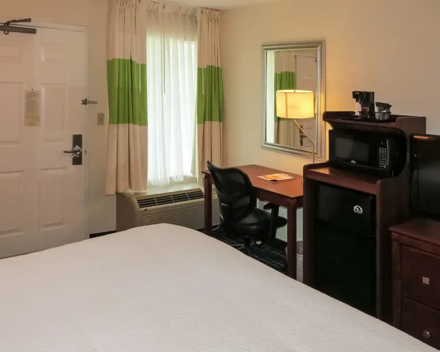 Standard, King Bed, Quality Inn Cranberry Township 3/4