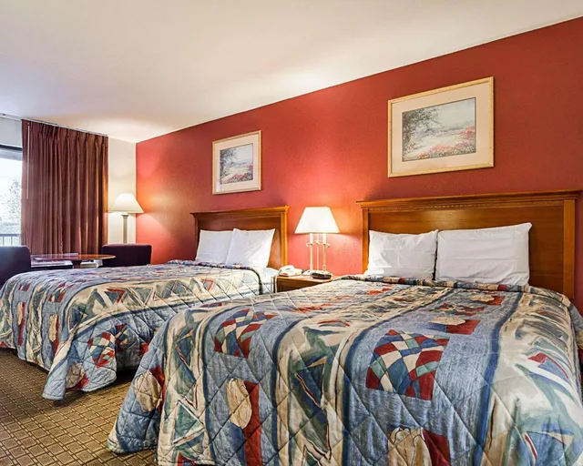 غرفة بسريرين كوين للمدخنين، Econo Lodge Richmond North 2/4