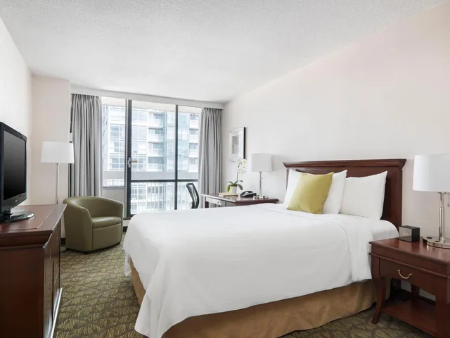 غرفة قياسية بسرير كينج، Chelsea Hotel Toronto 1/6