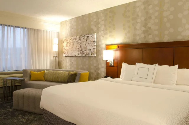 غرفة بسرير كينج لذوي الإعاقة، Courtyard By Marriott Waterbury Downtown 1/4