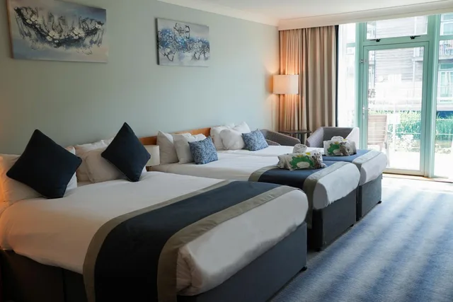 غرفة قياسية بسرير مزدوج، De Vere Cotswold Water Park 1/1