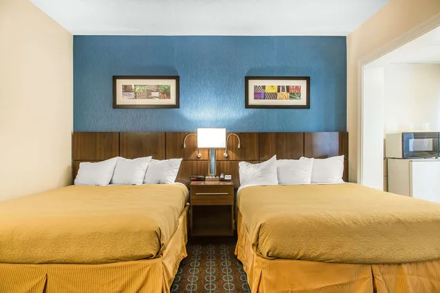 جناح بسريرين كوين، Quality Inn and Suites Middletown Newport 1/1