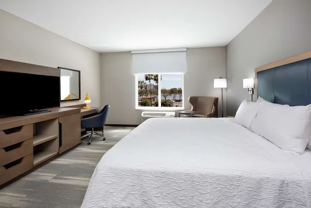 Room, King Bed, Water View، Hampton Inn and Suites San Diego Airport Liberty Station 2/4
