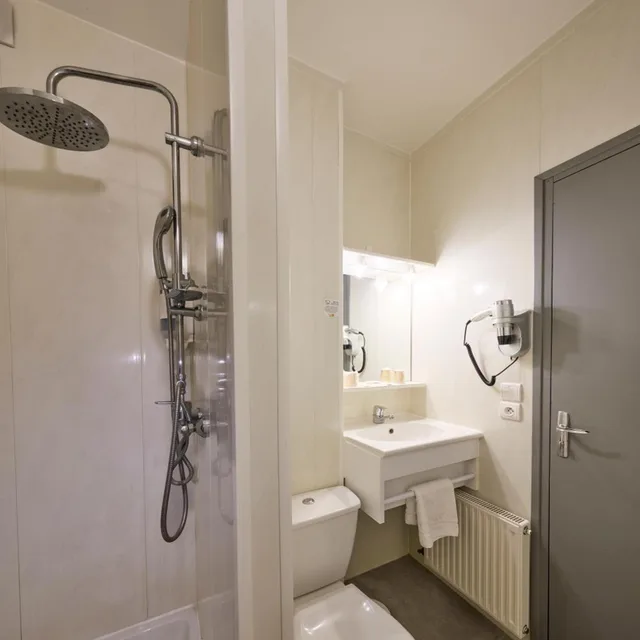 غرفة رباعية، Hotel Eco - A75 10/10