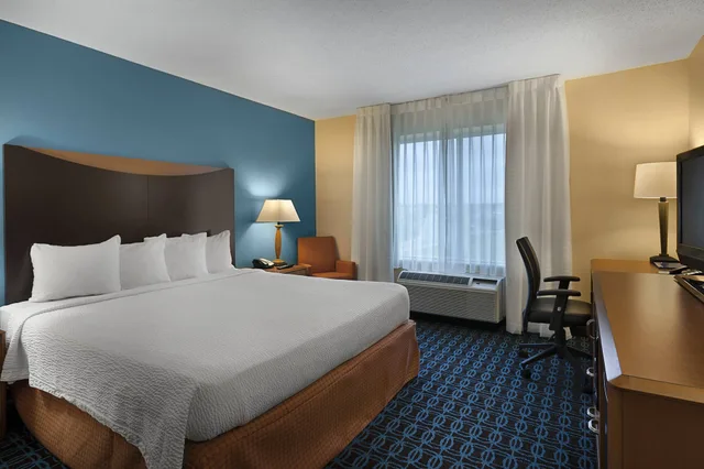 Room, King Bed, Fairfield Inn Suites Elizabeth City 1/4