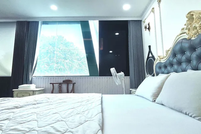 Deluxe, Queen Bed, Khach san dai an 2/4