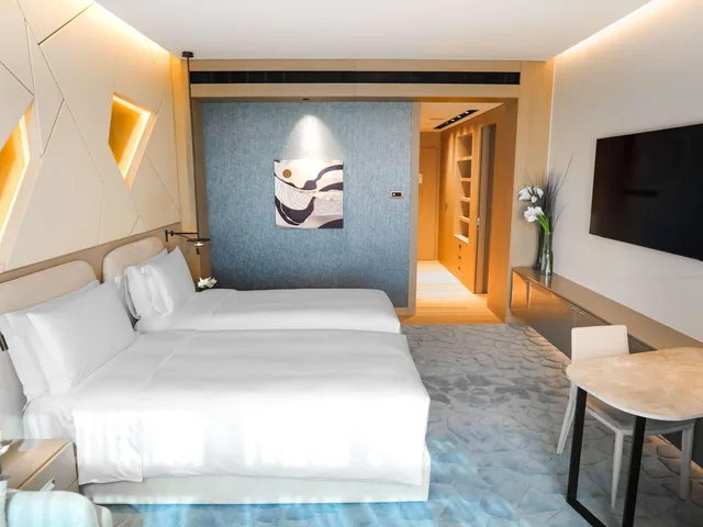 غرفة بريميوم بسريرين منفصلين، La Cigale Hotel 1/5