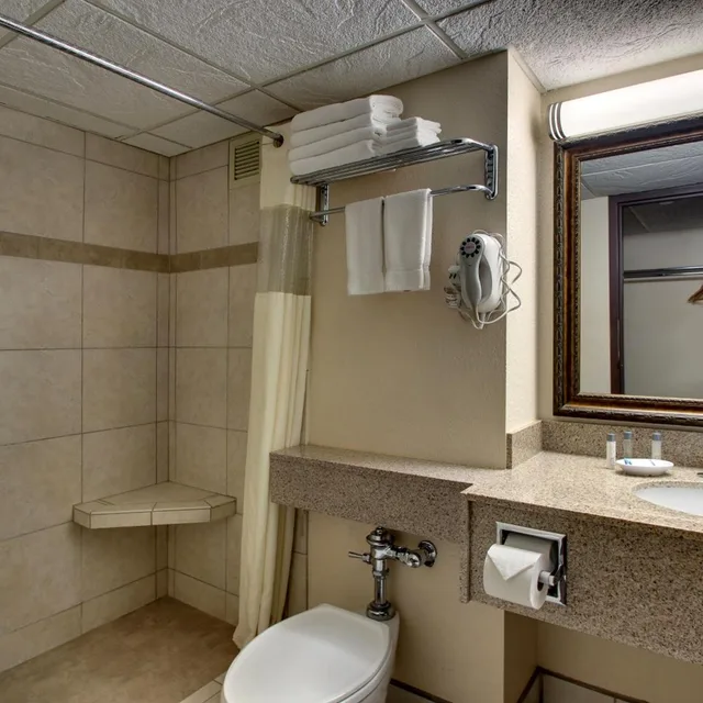 جناح بجاكوزي، Expressway Inn 4/6