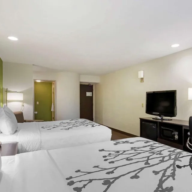 جناح بسرير كوين، Sleep Inn Ontario 6/8