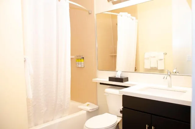 استوديو بسريرين كوين، CANDLEWOOD SUITES LANCASTER WEST 2/2