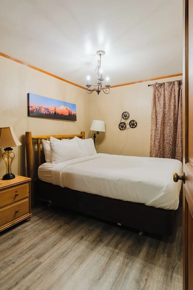Loft, Suite, 1 Queen and 1 Single Bed, Queen Bed, Sofa، Alta Crystal Resort by Gravity Haus 1/8
