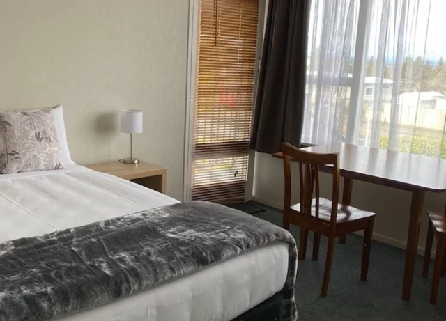 Studio, Double Bed, Chevron Motel 1/3