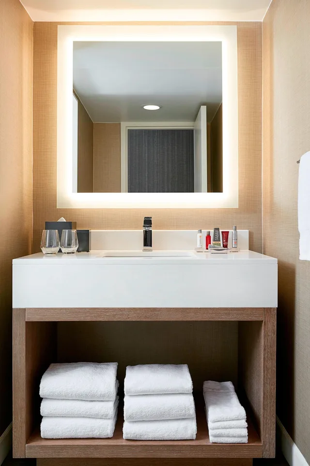 غرفة ركنية بسرير كينج، Charlotte Marriott City Center 4/4