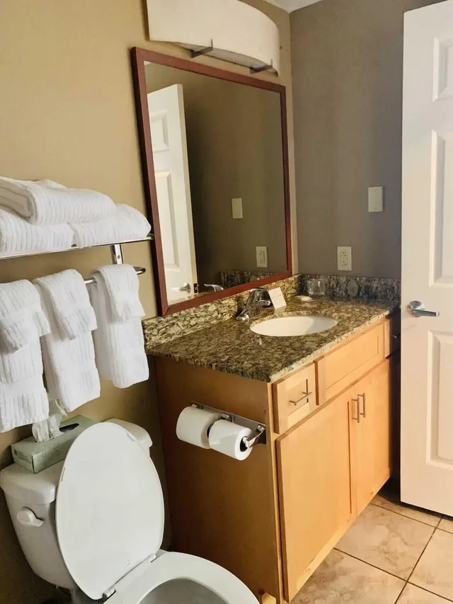 غرفة قياسية بسرير كوين، CANDLEWOOD SUITES HARRISBURG 6/7