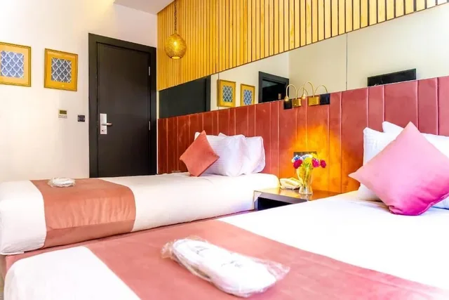 غرفة قياسية بسريرين منفصلين، Hotel Les Ambassadeurs 2/7