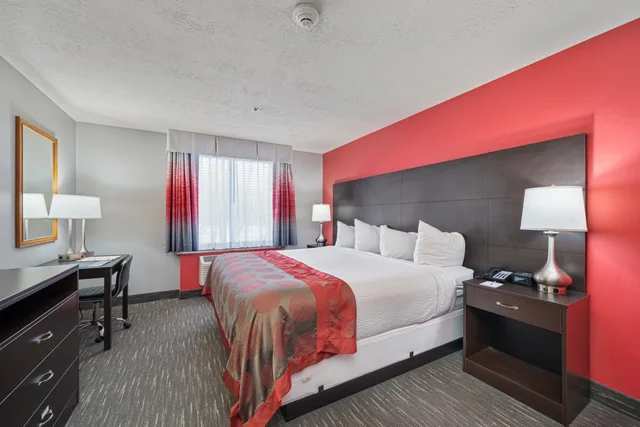 جناح بغرفتي نوم، Ramada by Wyndham Sioux Falls Airport-Waterpark & Event Ctr 8/10