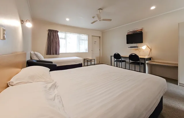 غرفة سوبيريور بسرير كوين وسرير فردي، Captain Cook Motor Lodge 2/5