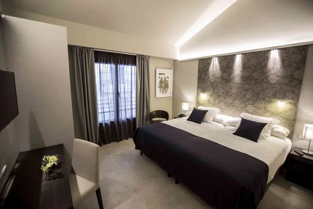 غرفة قياسية ثلاثية، Vincci Mercat Hotel 2/4