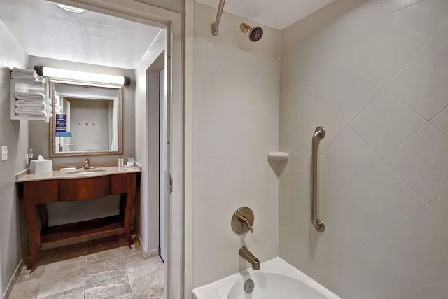 Studio, Suite, King Bed, Sofa, Hampton Inn & Suites Alexandria Old Town Area South 7/8