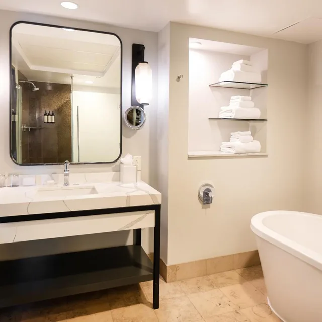 Room, King and Queen Bed, Hotel 1000 Seattle 7/7