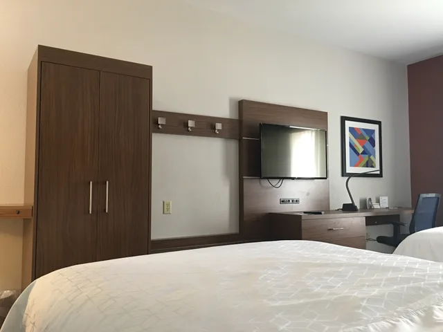 غرفة بسريرين كوين لذوي الإعاقة، Holiday Inn Express Greensburg 2/4