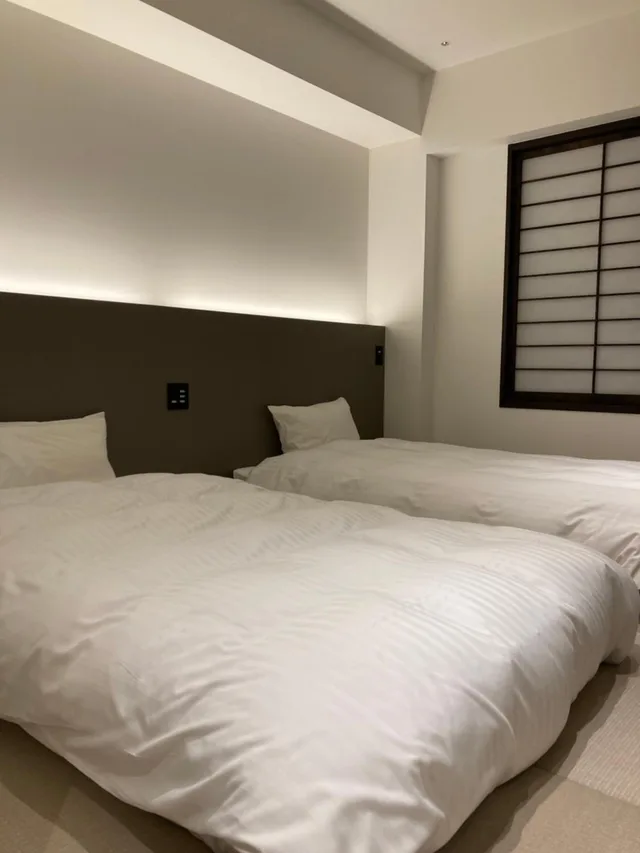 غرفة يابانية عصرية بسريرين منفصلين، Miyajima Coral 1/10