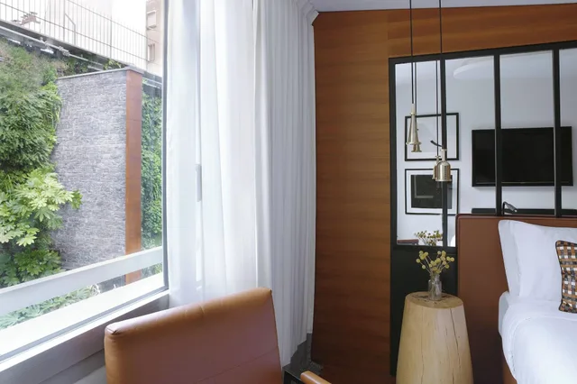 غرفة بسرير كوين بإطلالة على المدينة، Renaissance Paris Republique Hotel 6/10